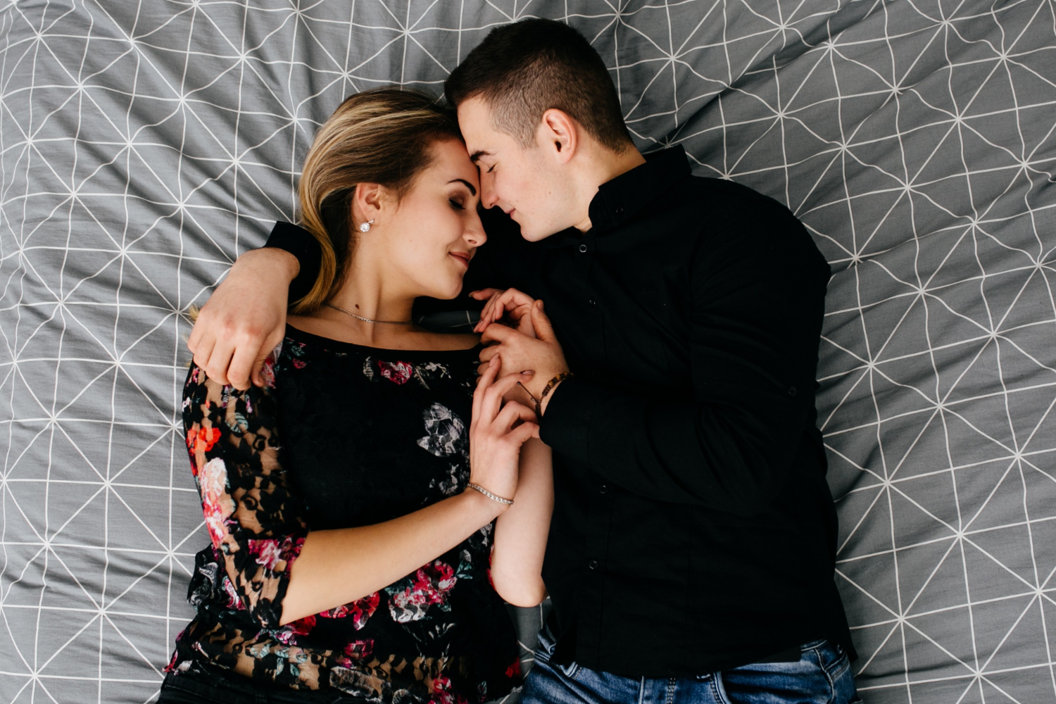 Как обсуждать интимность в паре: вопросы, которые сближают и снимают напряжение